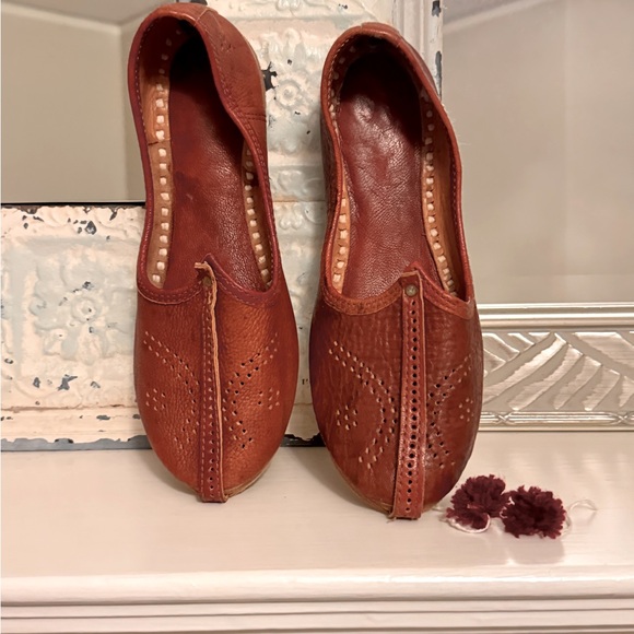 Hand-stitched Auburn Juties - Picture 1 of 4